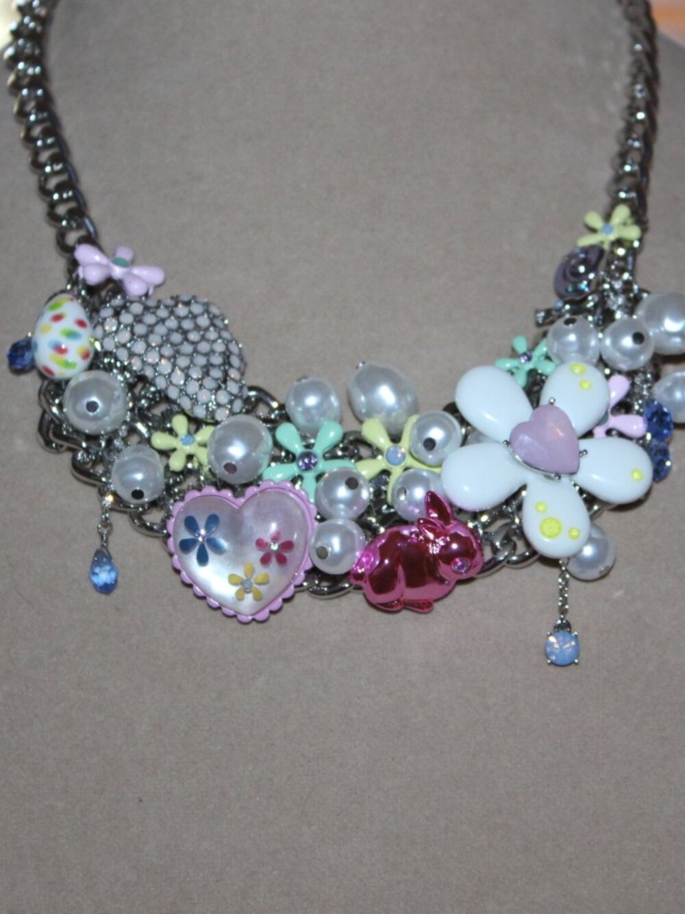 NWT Betsey Johnson bib statement necklace and matching earrings set. STUNNING! - Picture 10 of 15